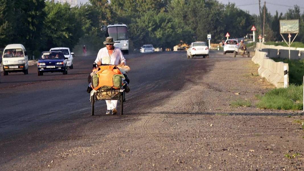 Ünlü gezginden itiraf: Türkiye'de seyahat etmek zor! Dünyayı 26 yıldır yürüyerek dolaşan kâşif şaşkına döndü 16